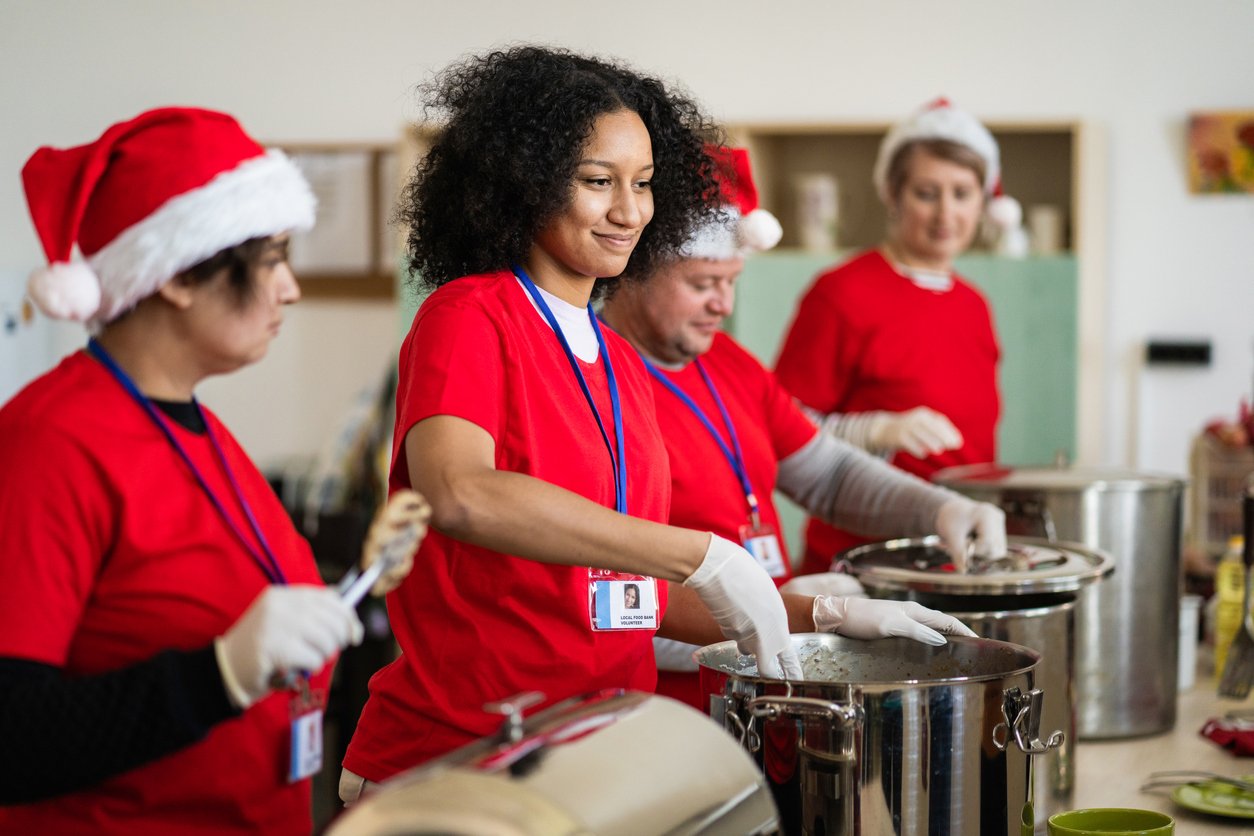 Recruiting and Taking Care of Volunteers This Holiday Season