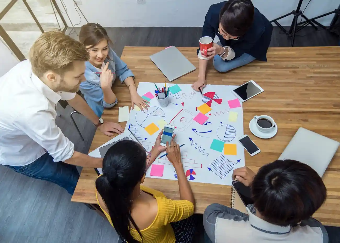 How to Conduct Effective Brainstorming Meetings With Your Staff